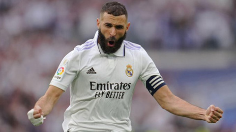 Benzema lập hat-trick trong 7 phút, cán cột mốc đặc biệt trong màu áo Real