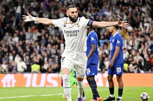 Benzema ăn mừng sau khi ghi bàn vào lưới của Chelsea.