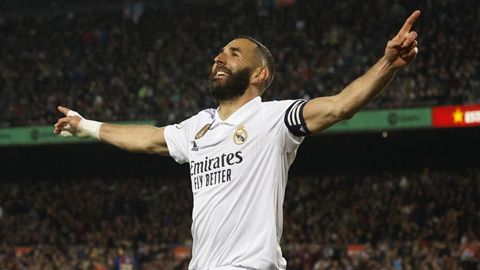 Lập hat-trick vào lưới Barca, Benzema khiến Ronaldo phải bẽ mặt