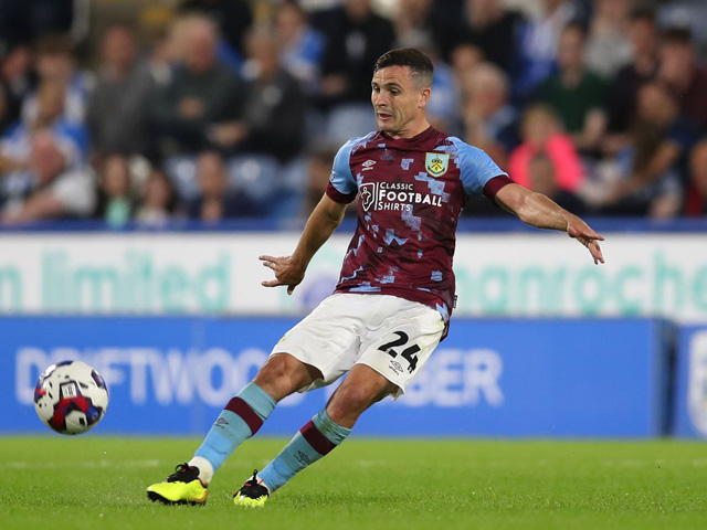 Josh Cullen trong màu áo Burnley