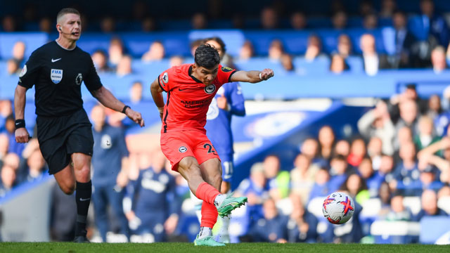 Pha “nã pháo” của Enciso nâng tỷ số lên 2-1 cho Brighton ở trận thắng Chelsea