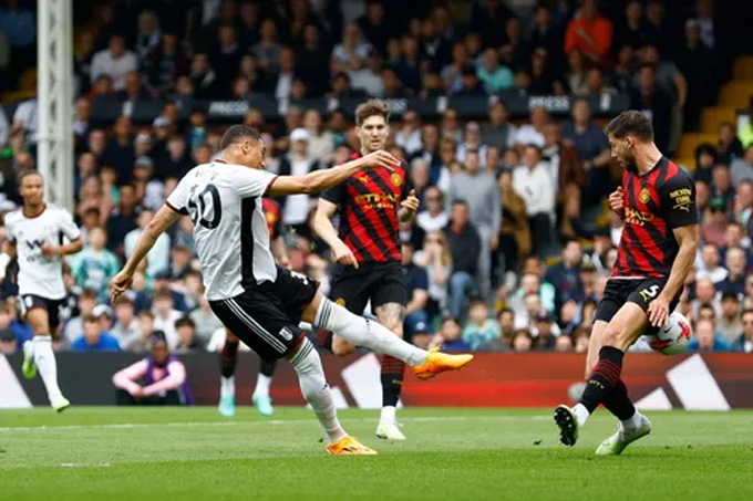 Vinicius gỡ hòa cho Fulham