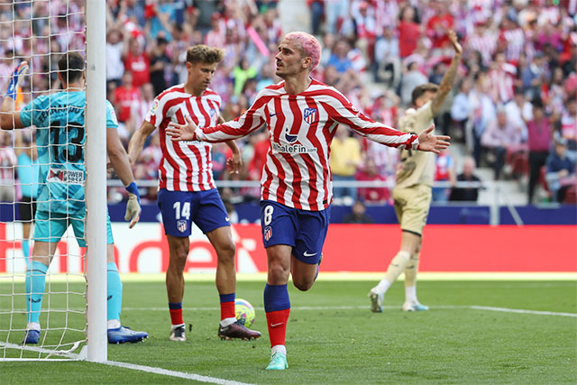 Griezmann ghi cả hai bàn trong chiến thắng 2-1 của Atletico trước Almeria