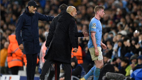 De Bruyne phớt lờ Guardiola khi bị rút khỏi sân