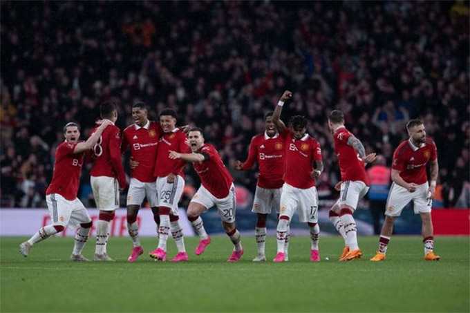 Các cầu thủ MU sau khi giành vé vào chung kết FA Cup