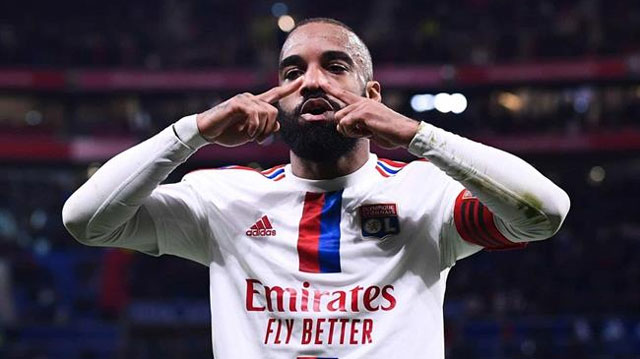 Lacazette tỏa sáng với 4 bàn thắng, giúp Lyon ngược dòng đánh bại Montpellier