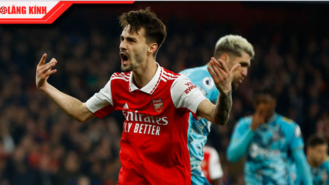 Arsenal hay nhất  khi ở thế đường cùng