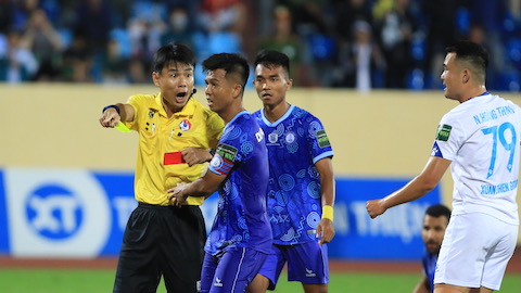 Nhìn lại vòng 5 V.League 2023: Điểm nhấn trọng tài!