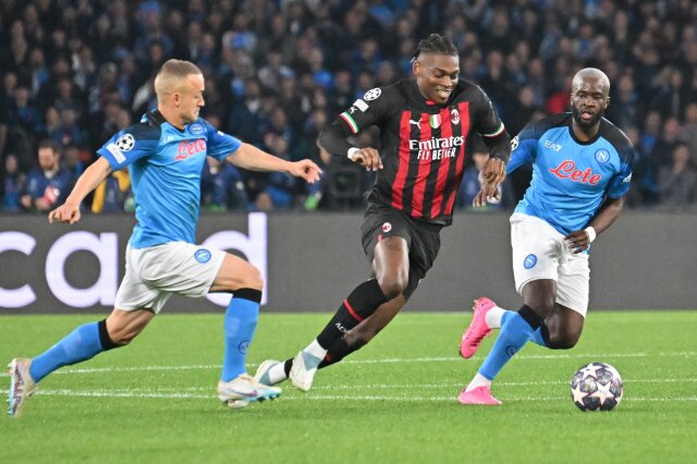 Rafael Leao đã hủy diệt Napoli trong cả hai lượt trận tứ kết Champions League