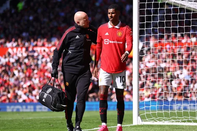 Rashford chấn thương rời sân