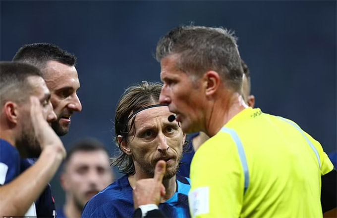 Modric gọi Orsato là thảm họa