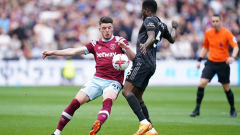 Fan Arsenal nổi điên vì quả penalty của West Ham