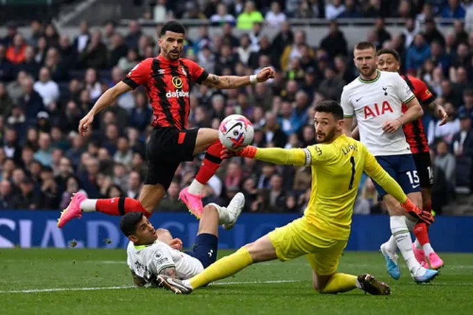 Solanke xé lưới Tottenham