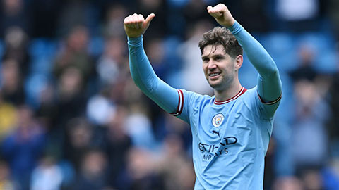 Stones, 'người hùng milimet' của Man City