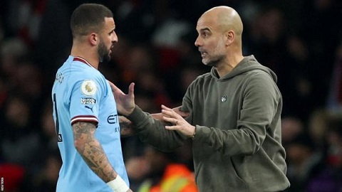 Kyle Walker không đá nổi trong sơ đồ mới của Guardiola