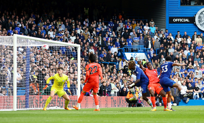 Welbeck gỡ hòa 1-1 cho Brighton ở phút 42