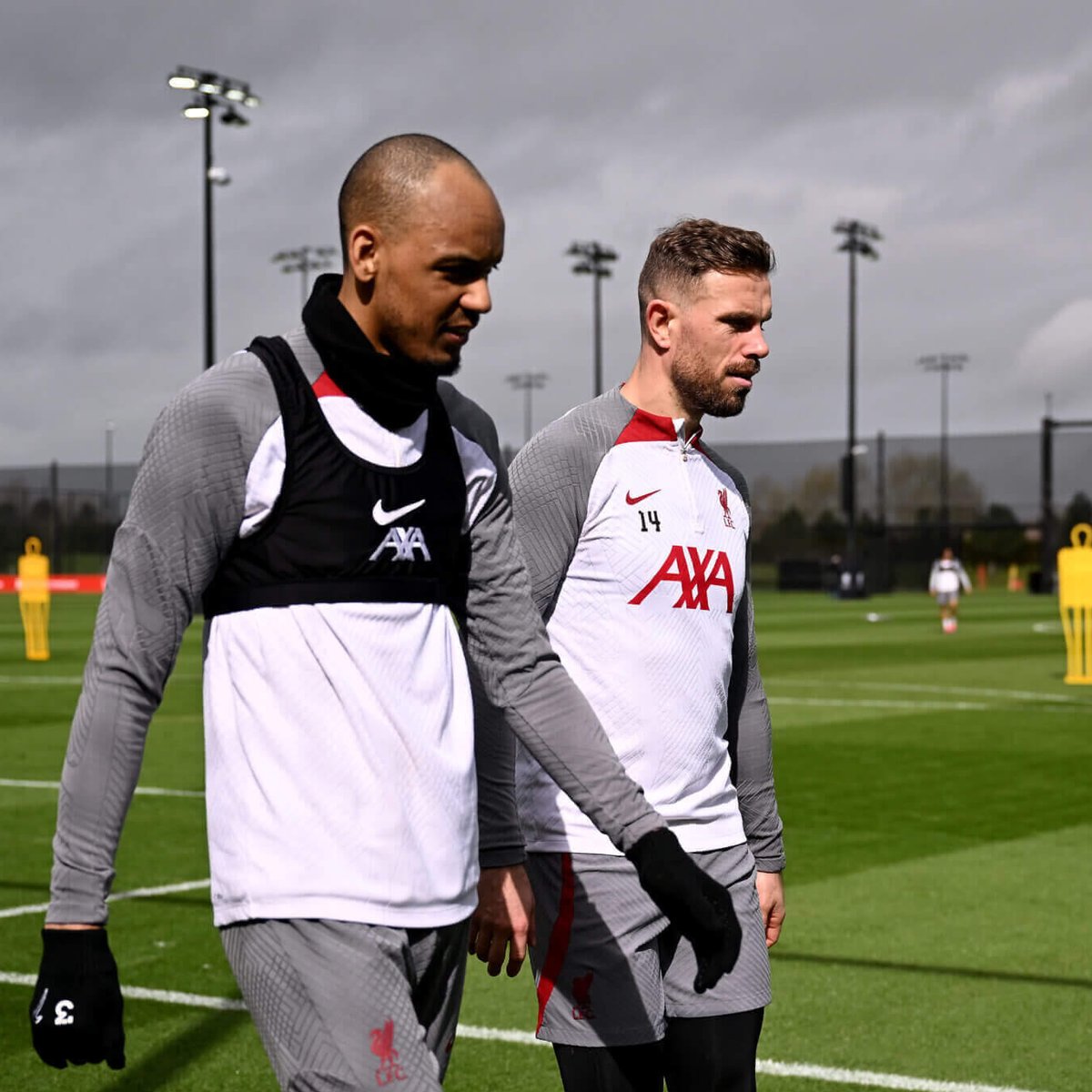 Fabinho và Henderson đang chuẩn bị chu du sang Trung Đông kiếm tiền