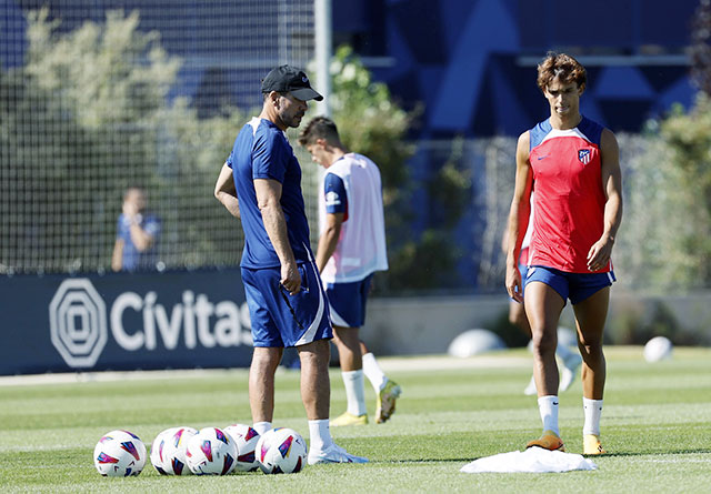 Felix đang trong tình cảnh đi không được ở không xong tại Atletico