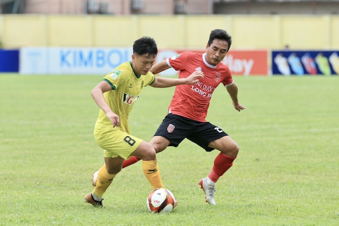 Trận Hoà Bình vs Long An với kết quả hoà 0-0. Ảnh: Đức Cường