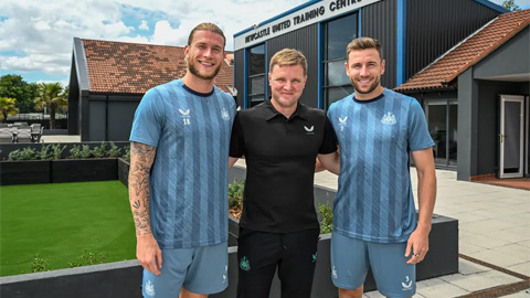 'Thánh ngáo' Karius được Newcasle giữ lại thêm 1 năm