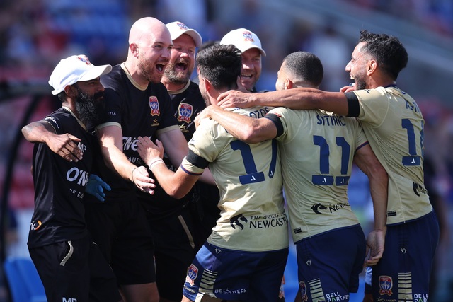 Newcastle Jets sẽ giành vé đi tiếp?