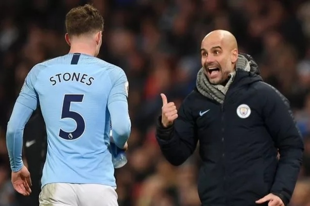 Đẩy Stones lên đá tiền vệ trung tâm là một phát kiến của Guardiola.