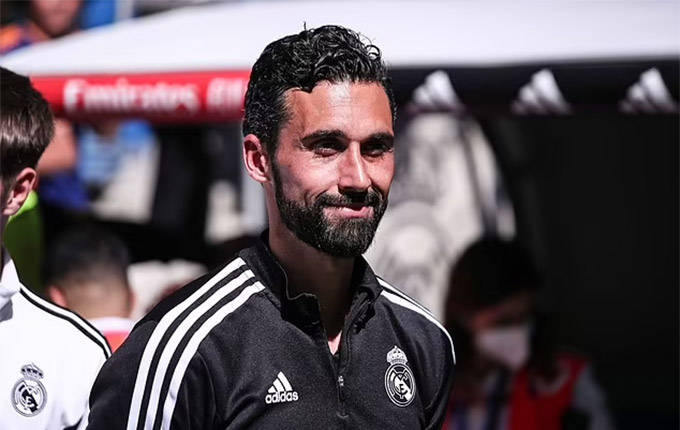 Và Arbeloa cũng là một ứng viên