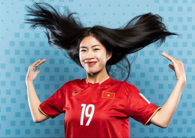 Thanh Nhã và Hoàng Thị Loan 'bung lụa' trong bộ ảnh chụp của FIFA