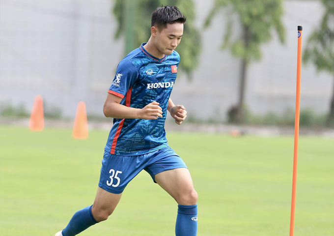 Tiền đạo đang chơi cho CLB Cheon An tại K.League 2 có chiều cao ấn tượng lên tới hơn 1m8, hứa hẹn sẽ là quân bài chất lượng cho hàng công của U23 Việt Nam