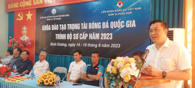 Ông Cao Văn Chóng - – Phó Giám đốc Sở Văn hóa, Thể thao và Du lịch tỉnh Bình Dương - Trưởng Ban tổ chức khóa đào tạo phát biểu khai giảng