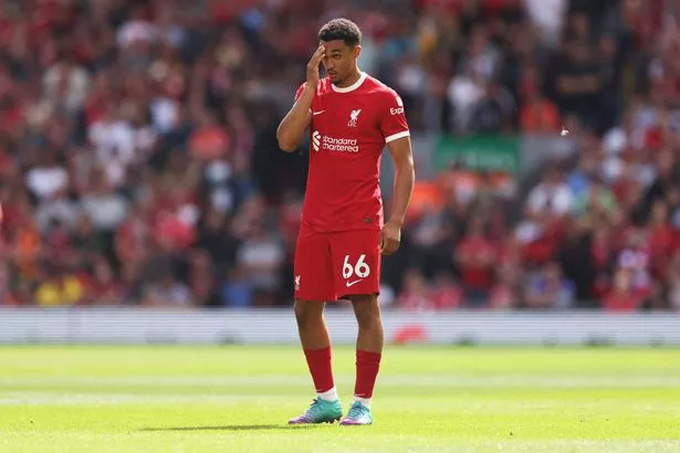 Klopp cần xác định rõ ràng vai trò của Alexander-Arnold