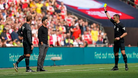 Mikel Arteta nhận thẻ sau khi mùa giải bắt đầu được 18 phút