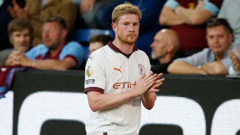 De Bruyne chấn thương rời sân chỉ sau 22 phút trận mở màn của Man City