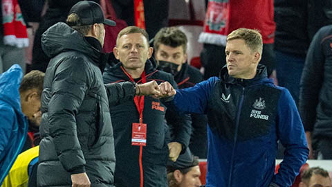 Eddie Howe: 'Liverpool xứng đáng phải nhận 2 thẻ đỏ'