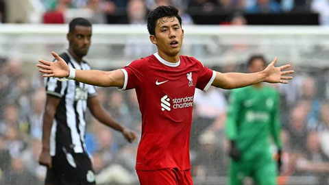 Fan Liverpool chê tân binh Endo là 'phí tiền'