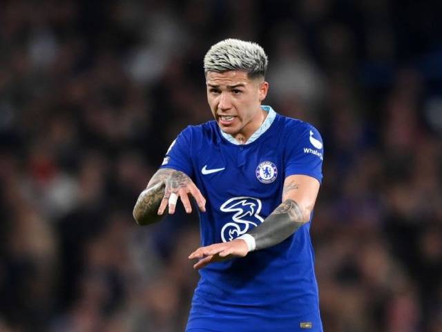 Enzo Fernandez đang phải cáng đáng quá nhiều việc ở tuyến giữa Chelsea