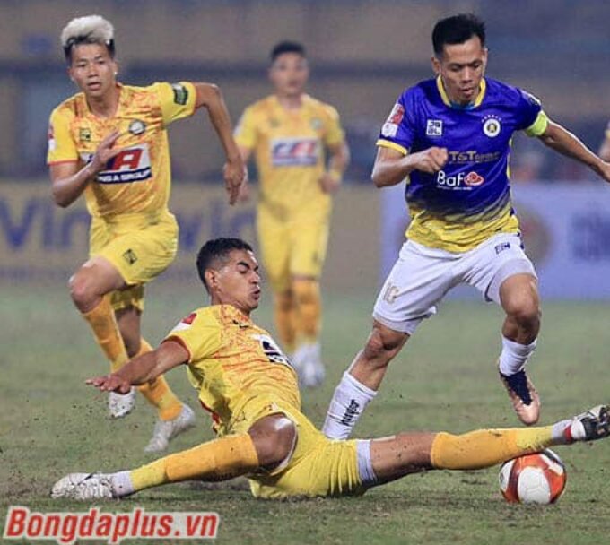 Gustavo là hậu vệ ghi nhiều bàn nhất tại V.League năm nay.