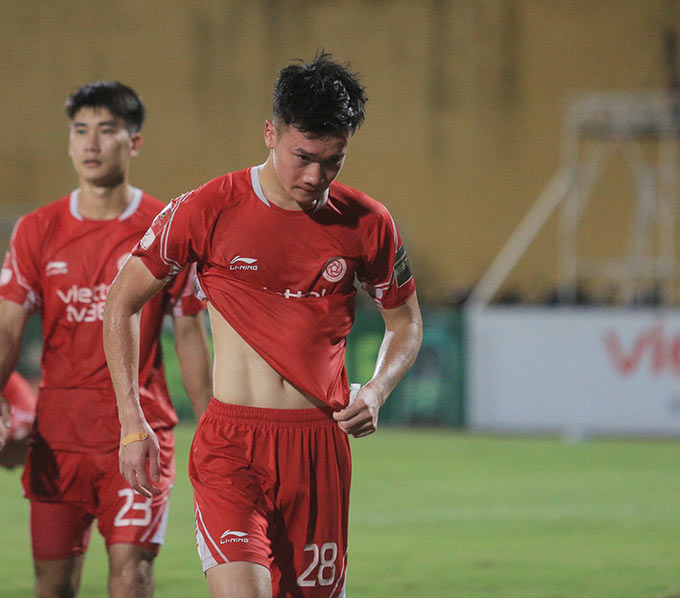 Hoàng Đức không thể giấu nổi nỗi buồn khi Viettel không vô địch V.League