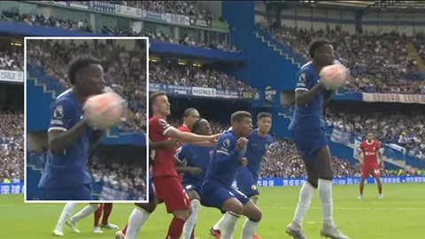 Liverpool mất một quả penalty 'rõ như ban ngày' trước Chelsea?