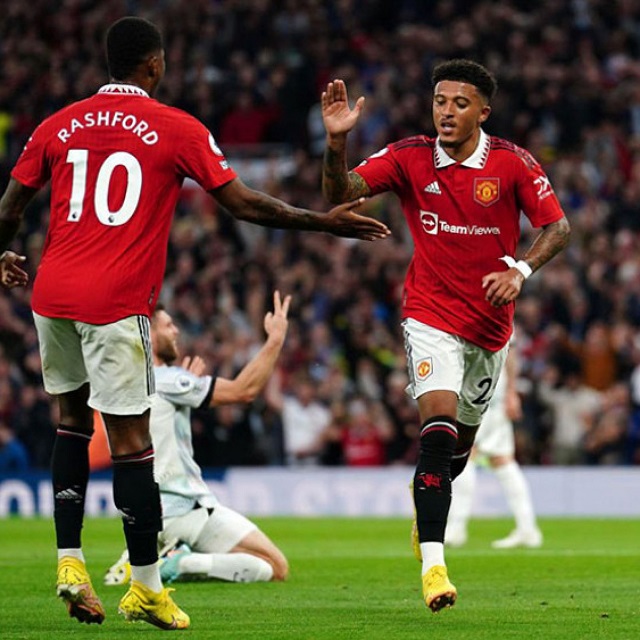 Ten Hag có thể tính tới giải pháp kéo Sancho lên đá tiền đạo, trả Rashford về cánh trái sở trường