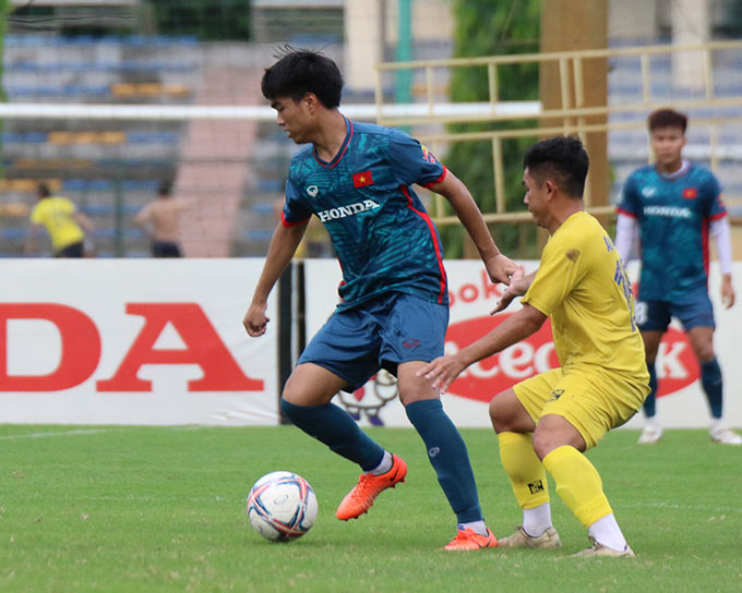 U23 Việt Nam thắng chung cuộc 2-1 trước U21 Hà Nội - Ảnh: VFF