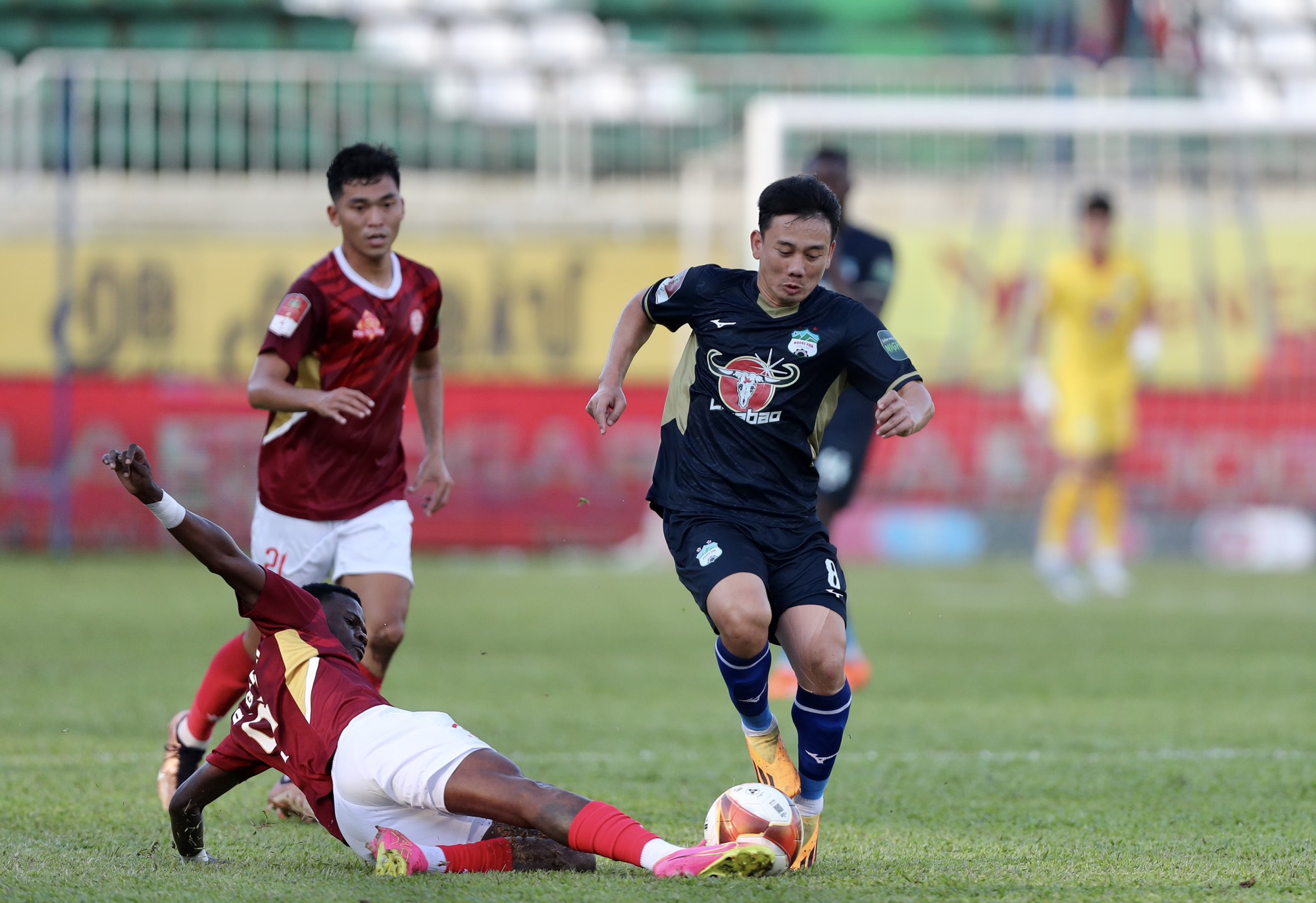 V.League là giải đấu khắc nghiệt đối với mỗi câu lạc bộ tại Việt Nam.