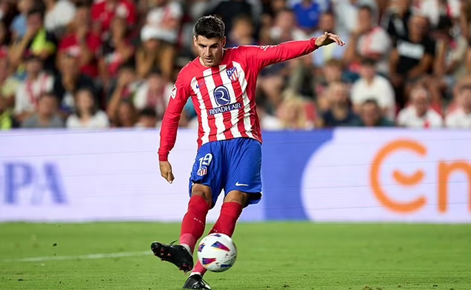 Morata vào sân từ băng ghế dự bị và lập cú đúp bàn thắng