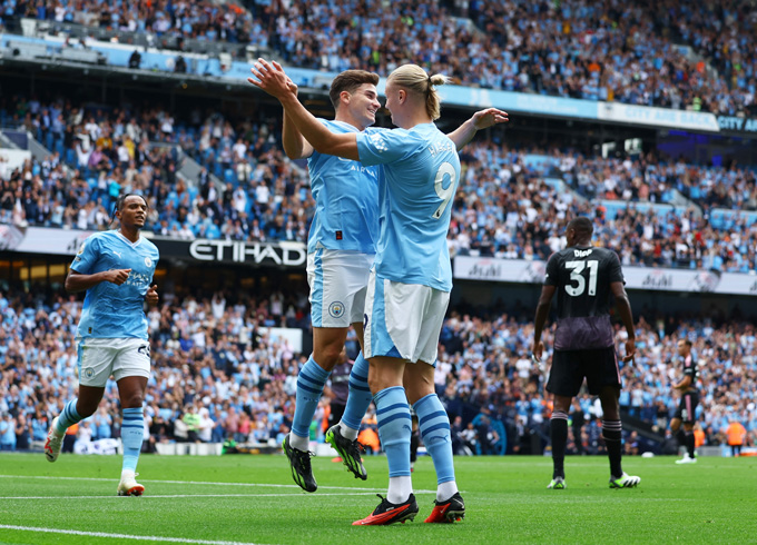 Cặp Alvarez và Haaland cùng lập công ở trận Man City vs Fulham