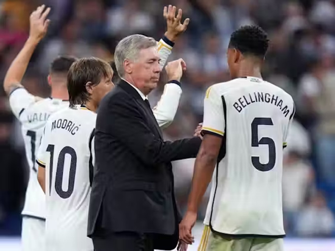 Ancelotti đã mắc nhiều sai lầm chiến thuật ở Derby Madrid, điền hình là việc để Bellingham đá cánh trái