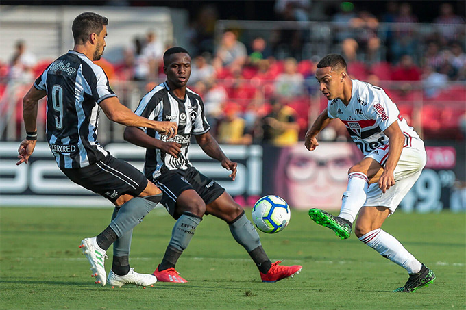 Antony nổi bật từ khi còn khoác áo Sao Paulo