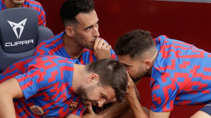 Alemany đã thành công tiễn chân những công thần lương cao như Pique, Busquets và Alba.