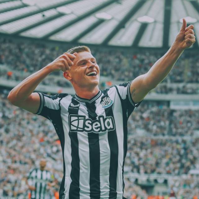 Harvey Barnes có thể làm quên đi Saint Maximain?