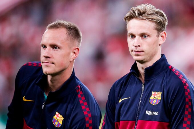 Barca đang thuyết phục De Jong gia hạn và... giảm lương như Ter Stegen.