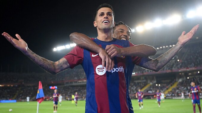 Cancelo đang lấy lại phong độ đỉnh cao ở Barca